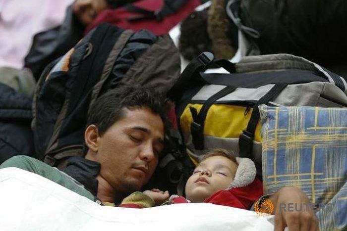 Motorway linking Austria to Hungary closed amid migrant crisis - operator