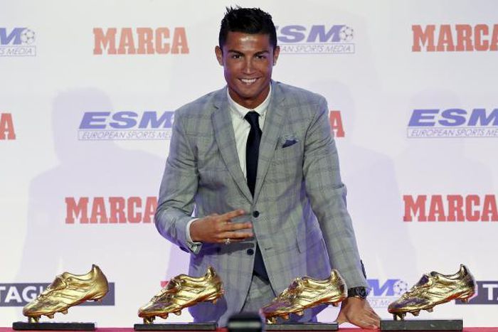 Insatiable Ronaldo collects fourth Golden Shoe award