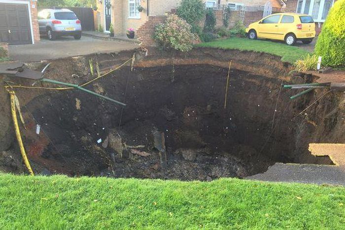 Giant sinkhole opens up in Hertfordshire