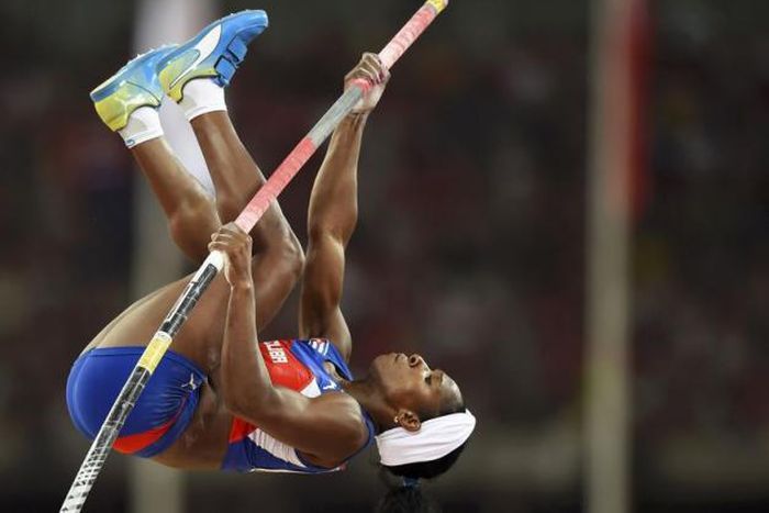 Silva soars to claim women's world pole vault title