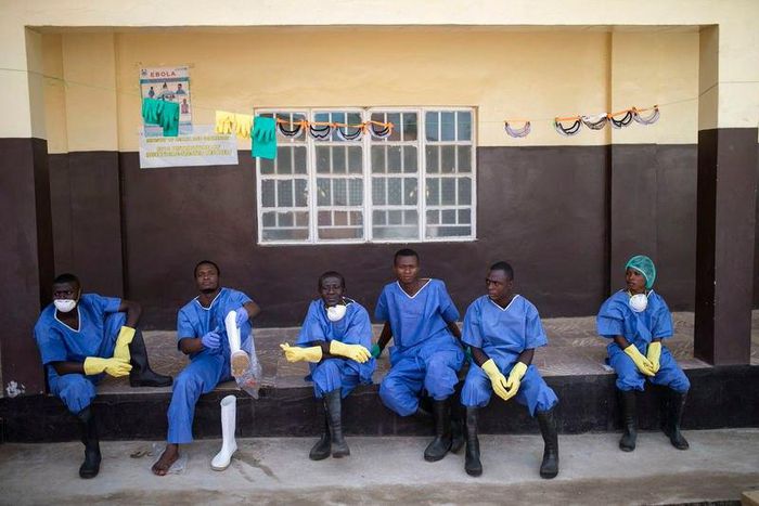 Ebola health workers rest outside a quarantine zone at a Red Cross facility in the town of Koidu, Kono district in Eastern Sierra Leone December 19, 2014.  
REUTERS/Baz Ratner