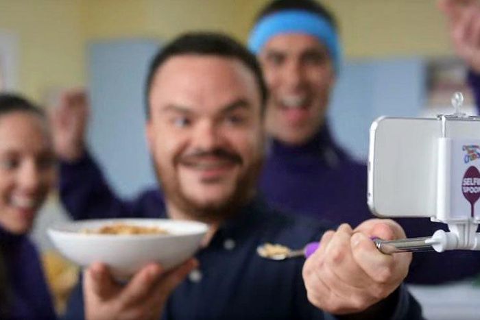 Are you tired of choosing between eating or posting? A new device 'The Selfie Spoon' has been launched.