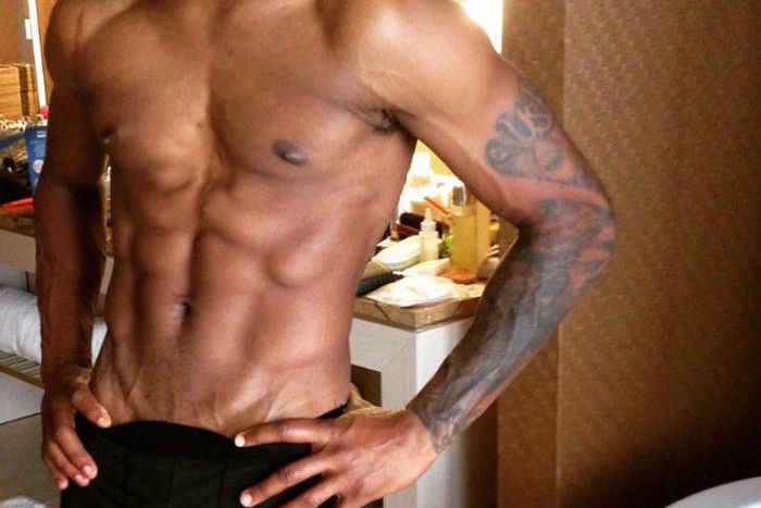 Usher is hot and shirtless
