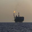 Offshore oil platforms are seen at the Bouri Oil Field off the coast of Libya August 3, 2015. REUTERS/Darrin Zammit Lupi