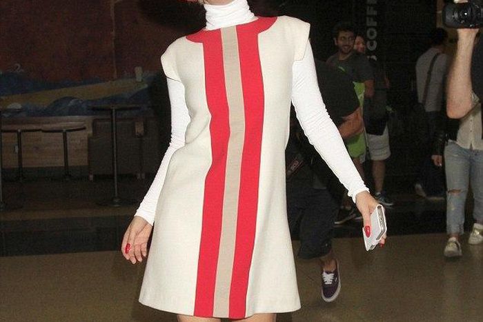 Lady Gaga shows off ladylike look in '60s inspired dress