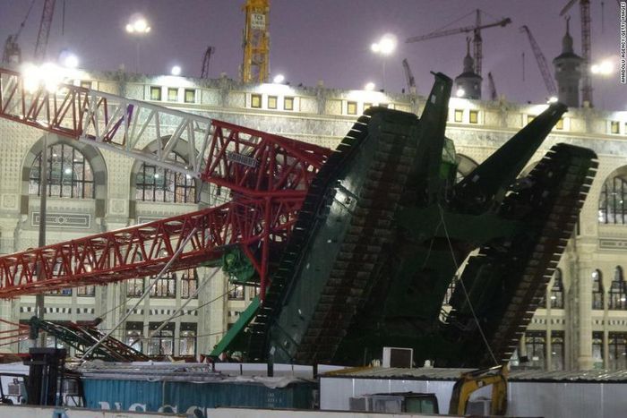 Scene of the crane accident in Mecca