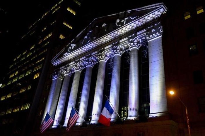 The New York Stock Exchange flies a French flag, in New York, November 14, 2015, following the deadly attacks in Paris. REUTERS/Stephanie Keith