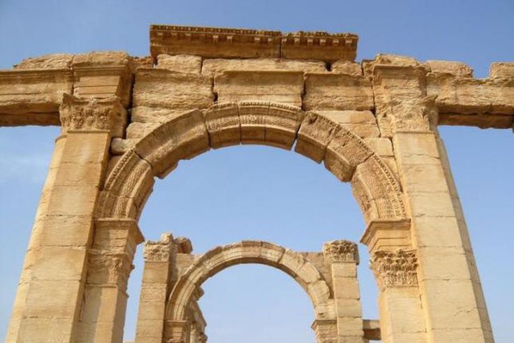Islamic State militants blow up ancient Arch of Triumph in Palmyra