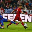 Ten-man Bayern crush Olympiakos to book knockout place