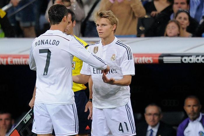 ___4346656___https:______static.pulse.com.gh___webservice___escenic___binary___4346656___2015___11___11___15___martin-odegaard-cristiano-ronaldo-cropped_1hbed5jnet60c1b79hmb7blhhq