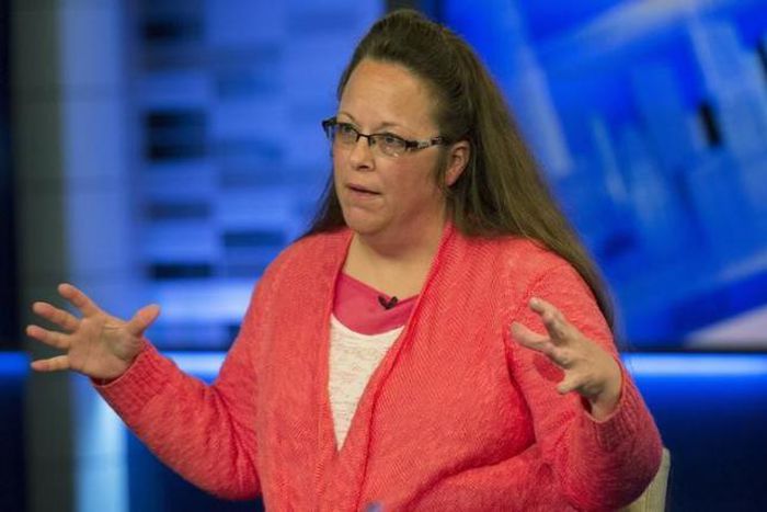 Vatican confirms pope met Kentucky clerk in gay marriage row