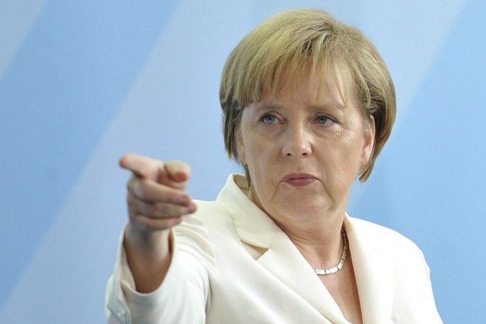 Merkel calls for transparency in clearing up Volkswagen case