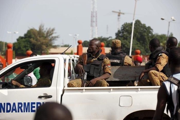 Gendarmes drive by anti-coup protesters in Ouagadougou, Burkina Faso, September 22, 2015. REUTERS/Joe Penney