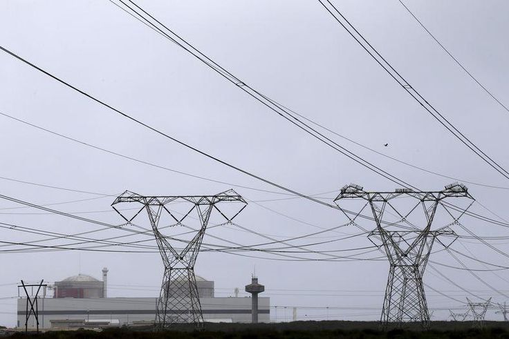 Pylons carry power from South Africa's Koeberg nuclear power plant near Cape Town August 13, 2015.    REUTERS/Mike Hutchings