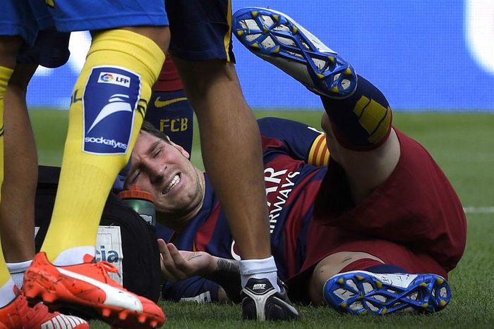 ___4204080___https:______static.pulse.com.gh___webservice___escenic___binary___4204080___2015___9___26___22___lionel-messi-lesion-las-palmas-barcelona_mcr9k32nys98142ahbbmun0a0_1