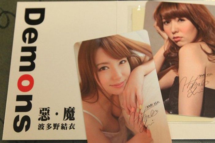 Porn actress metro cards sold out in hours in Taiwan
