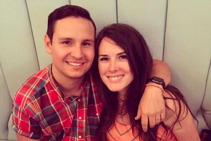 Father goes viral after taking a selfie while his wife was in labor