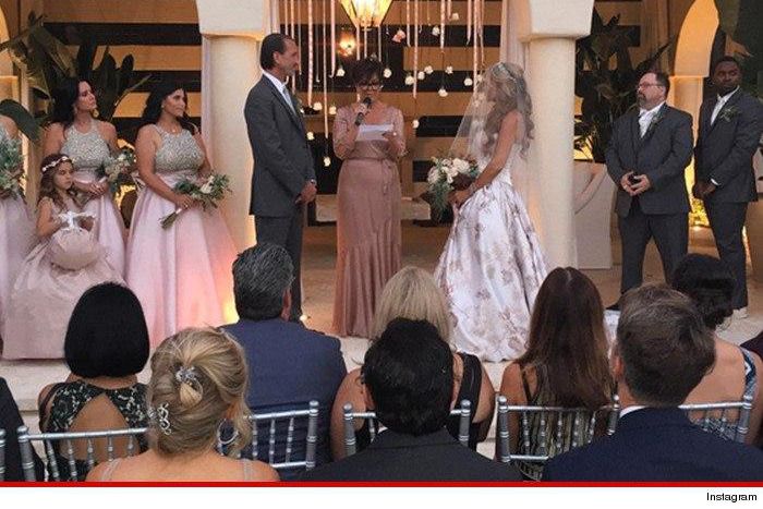 Kris Jenner officiates at wedding ceremony she threw her BFF, Faye Resnick