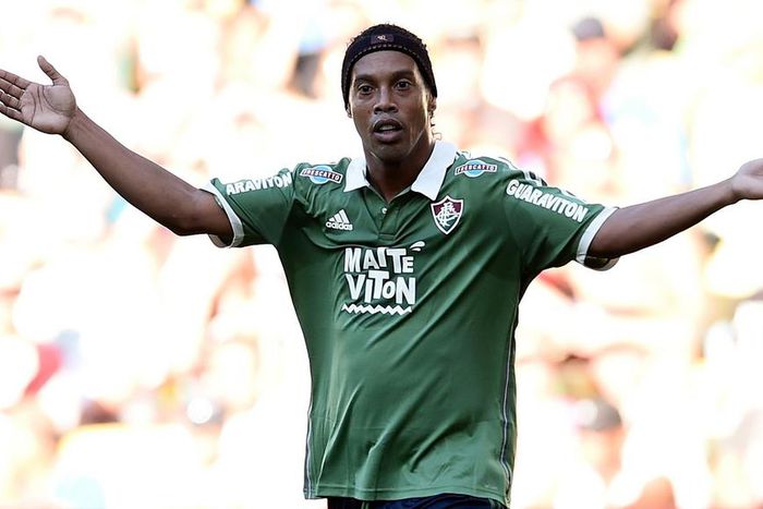 ___4210511___https:______static.pulse.com.gh___webservice___escenic___binary___4210511___2015___9___29___14___ronaldinho-cropped_bwoo32h1tyf41lm52ij2n97rf