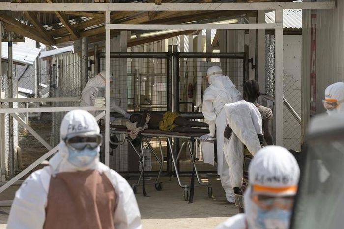 Health workers push a wheeled stretcher holding a newly admitted Ebola patient, 16-year-old Amadou, in to the Save the Children Kerry town Ebola treatment centre outside Freetown, Sierra Leone, December 22, 2014.  
REUTERS/Baz Ratner