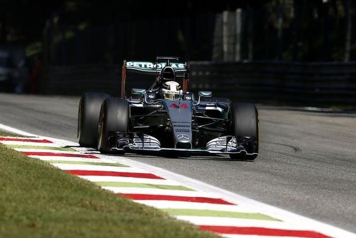 Mercedes' Lewis Hamilton in action during the race September 06, 2015.
Action Images / Hoch Zwei