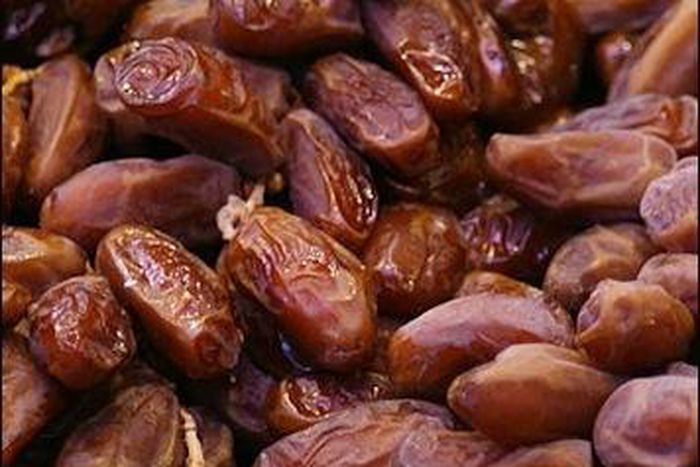 ___4079709___https:______static.pulse.com.gh___webservice___escenic___binary___4079709___2015___8___17___19___20120525-dates+Valencia_market_-_dates