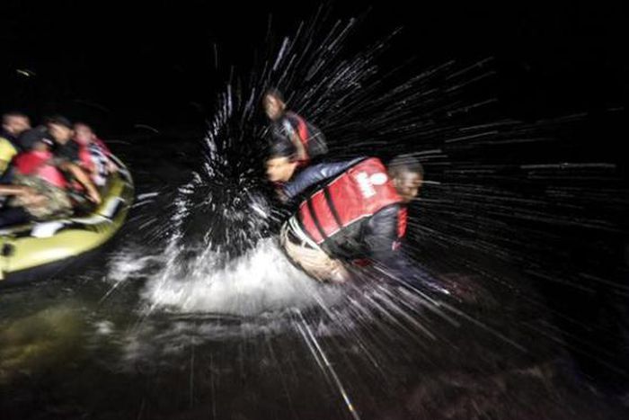 Syrian migrants are pushing away Nigerians and other African refugees  who try to board their boat to the Greek island of Kos.
