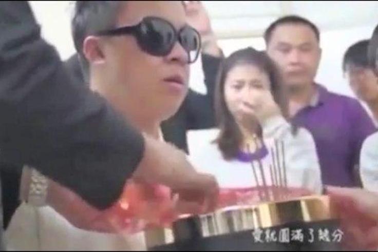 Mr Lai marries late girlfriends ashes