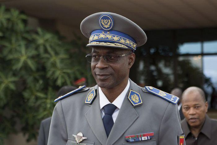 Coup leader, General Gilbert Diendere arrives at the airport to greet Senegal's President Macky Sall and Benin's President Thomas Boni Yayi in Ouagadougou, Burkina Faso, September 18, 2015. REUTERS/Joe Penney