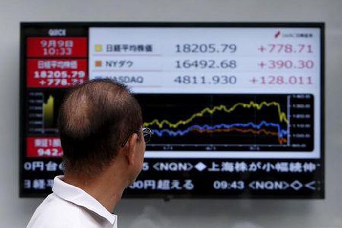 Asian shares slump on global growth concerns, U.S. selloff