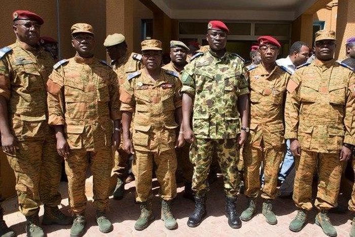 Burkina Faso presidential guard detains cabinet- military sources