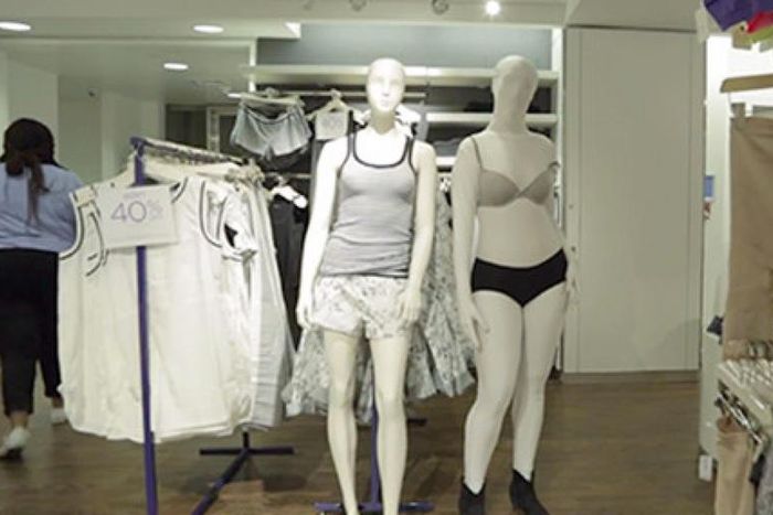 ___4394013___https:______static.pulse.com.gh___webservice___escenic___binary___4394013___2015___11___25___18___o-THE-MANNEQUIN-FLASH-MOB-PRANK-facebook_1