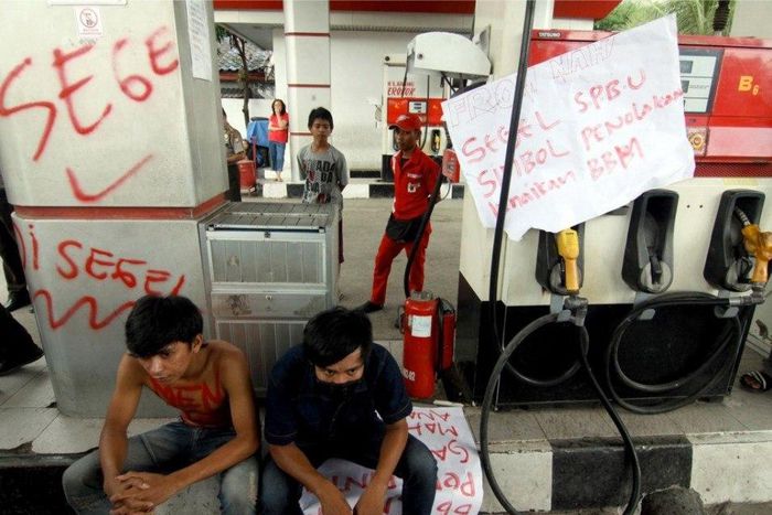 Indonesian employers resist workers' calls for higher wages