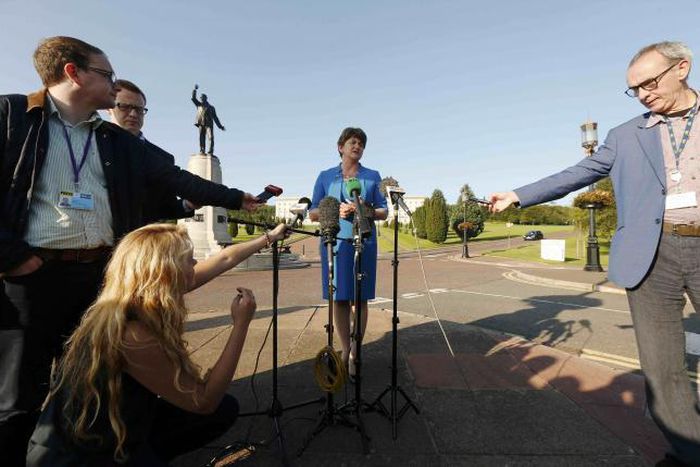 Britain and Ireland try to resume N.Irish crisis talks