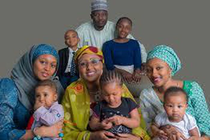 Aisha Buhari, children, pray at An-Nur mosque