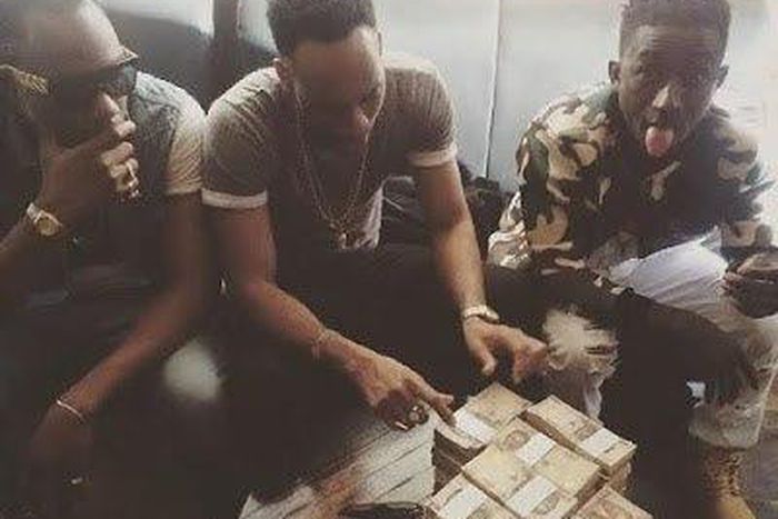 Skuki chills around stark f cash