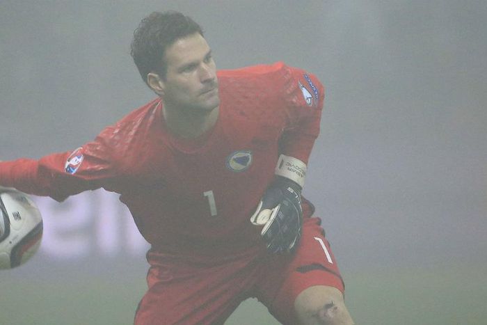 Bosnia's Begovic wary of Walters in Ireland play-off