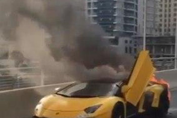 Lamborghini Aventador  SV goes up in flames