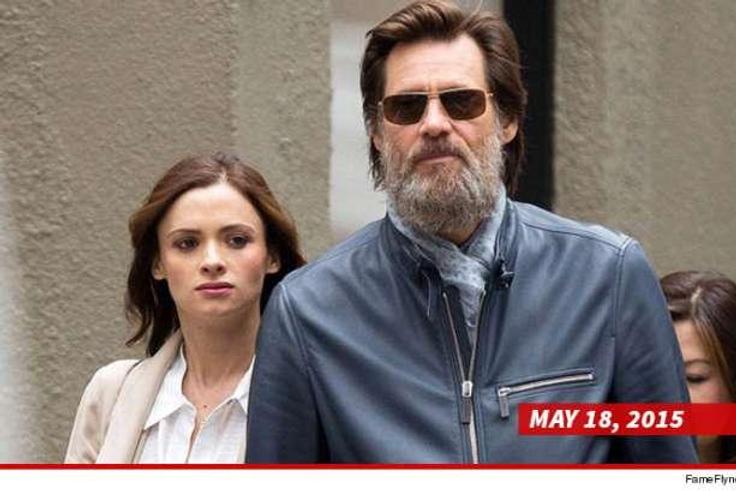 ___4243560___https:______static.pulse.com.gh___webservice___escenic___binary___4243560___2015___10___8___23___jim-carrey-cathorina-white