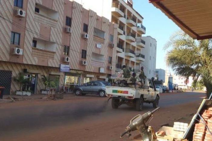 Hostage freed from Mali hotel says attackers spoke English