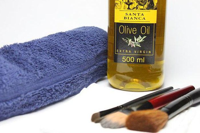 brushes and olive oil