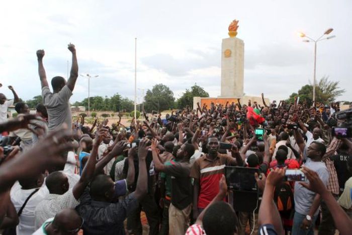 Burkina Faso presidential guard seize president and PM