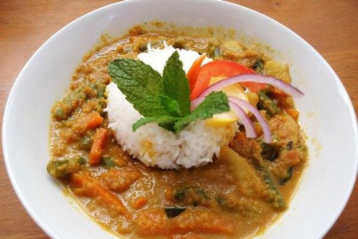 Coconut curry gravy with vegetables