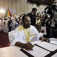 Sidi Brahim Ould Sidati of the Coordination of Movements for Azawad signs a peace agreement in Bamako, Mali, June 20, 2015. REUTERS/Stringer