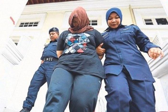 Chonmanee Laphathanawat being led to her death