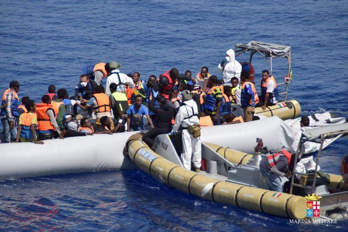 Migrants are rescued by the Italian Navy in the Mediterranean Sea in this September 2, 2015 handout courtesy of the Italian Navy.  REUTERS/Italian Navy/Handout via Reuters