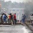 Protesters erect a barricade during demonstrations in Burundi's capital Bujumbura, May 5, 2015. REUTERS/Jean Pierre Aime Harerimana