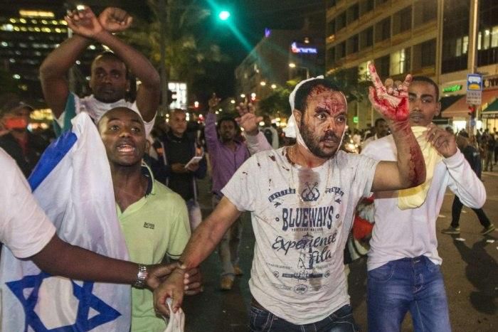 Demonstrators clash with Israei security forces in Tel Aviv