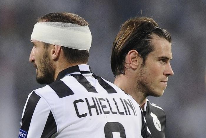 Football - Juventus v Real Madrid - UEFA Champions League Semi Final First Leg - Juventus Stadium, Turin, Italy - 5/5/15
Real Madrid's Gareth Bale and Juventus' Giorgio Chiellini
Reuters / Giorgio Perottino