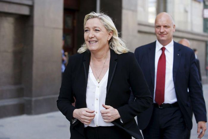 Marine Le Pen (L), the leader of France's far-right National Front party, walks after leaving the building of the State Duma, the lower house of parliament, in central Moscow, Russia, May 26, 2015. REUTERS/Maxim Zmeyev